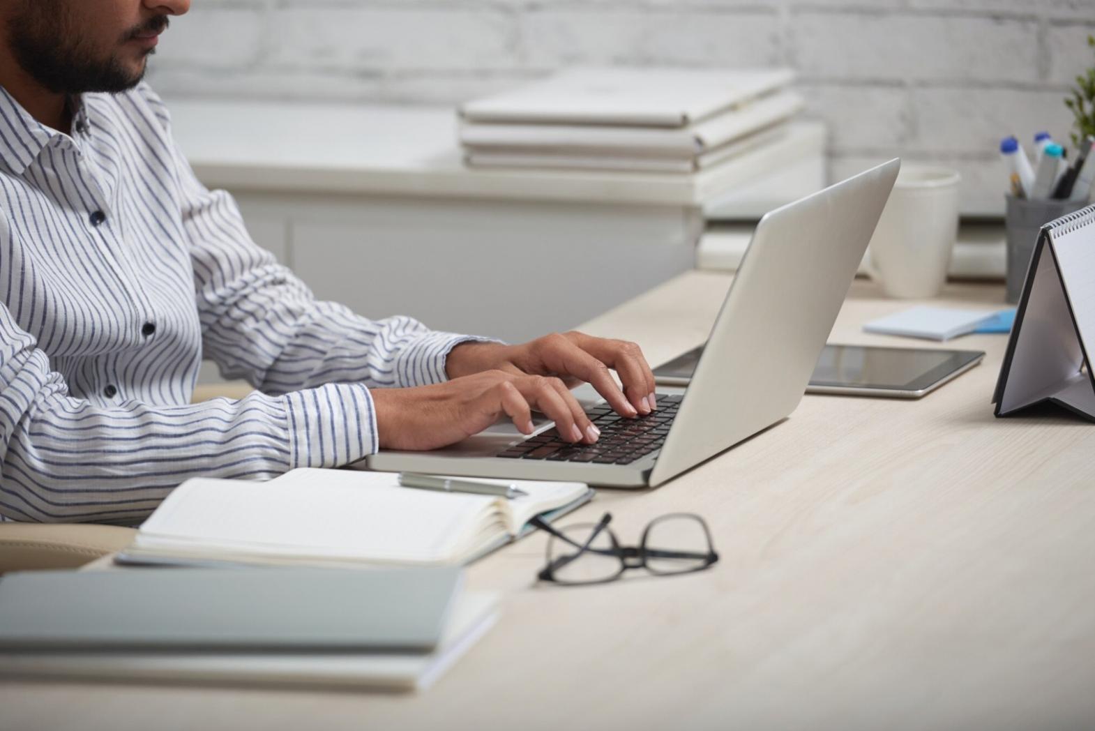 AdvancePulse AI programming education environment showcasing modern learning space